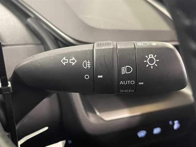 トヨタ プリウス X 滋賀県 2024(令6)年 0.7万km シルバーメタリック 社外ディスプレイオーディオ/トヨタセーフティセンス/プロアクティブドライビングアシスト/プリクラッシュセーフティー/レーンディパーチャーアラート/リヤクロストラフィックアラート/ロードサインアシスト/アダプティブクルーズコントロール/ブラインドスポットモニター/クリアランスソナー/安心降車アシスト/LEDヘッドライト/Bカメラ/Hライトレベライザー/革巻ステア/保証書/スペアキー