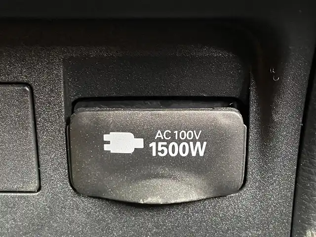 トヨタ プリウス X 滋賀県 2024(令6)年 0.7万km シルバーメタリック 社外ディスプレイオーディオ/・Bluetooth/USB/バックカメラ/革巻きステアリング/ステアリングリモコン/レーダークルコン/AC100V/トヨタセーフティセンス/・プロアクティブドライビングアシスト/・プリクラッシュセーフティー/・レーンディパーチャーアラート/・リヤクロストラフィックアラート/・ロードサインアシスト/・ブラインドスポットモニター/・クリアランスソナー/・安心降車アシスト/LEDヘッドライト/スペアキー