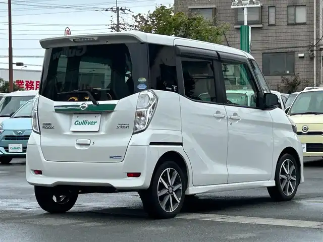 日産 デイズ ルークス ハイウェイスターX Gパッケージ 静岡県 2017(平29)年 7.6万km ホワイトパール エンジンスタートボタン/パワーステアリング/パワーウィンドウ/アイドリングストップ/ETC/スマートキー（スペアキー1本）/ AAC/純正メモリナビ（BT接続、フルセグTV、DVD再生機能）/ドライブレコーダー/ベンチシート/純正フロアマット/両側パワースライドドア/純正アルミホイール/ABS/横滑り防止装置/オートライト/オートマチックハイビーム/キセノンヘッドライト/Wエアバッグ/衝突軽減システム