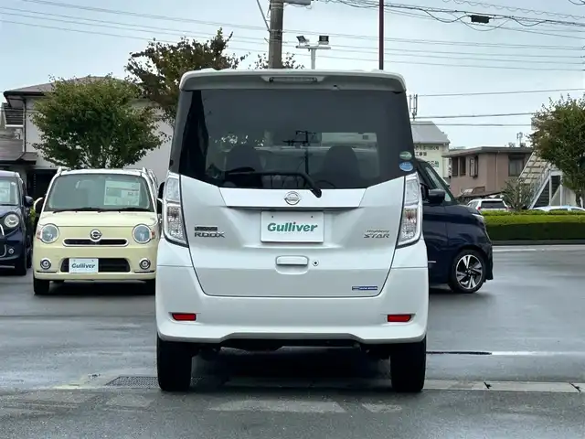 日産 デイズ ルークス ハイウェイスターX Gパッケージ 静岡県 2017(平29)年 7.6万km ホワイトパール エンジンスタートボタン/パワーステアリング/パワーウィンドウ/アイドリングストップ/ETC/スマートキー（スペアキー1本）/ AAC/純正メモリナビ（BT接続、フルセグTV、DVD再生機能）/ドライブレコーダー/ベンチシート/純正フロアマット/両側パワースライドドア/純正アルミホイール/ABS/横滑り防止装置/オートライト/オートマチックハイビーム/キセノンヘッドライト/Wエアバッグ/衝突軽減システム