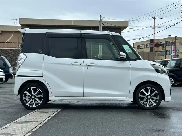 日産 デイズ ルークス ハイウェイスターX Gパッケージ 静岡県 2017(平29)年 7.6万km ホワイトパール エンジンスタートボタン/パワーステアリング/パワーウィンドウ/アイドリングストップ/ETC/スマートキー（スペアキー1本）/ AAC/純正メモリナビ（BT接続、フルセグTV、DVD再生機能）/ドライブレコーダー/ベンチシート/純正フロアマット/両側パワースライドドア/純正アルミホイール/ABS/横滑り防止装置/オートライト/オートマチックハイビーム/キセノンヘッドライト/Wエアバッグ/衝突軽減システム