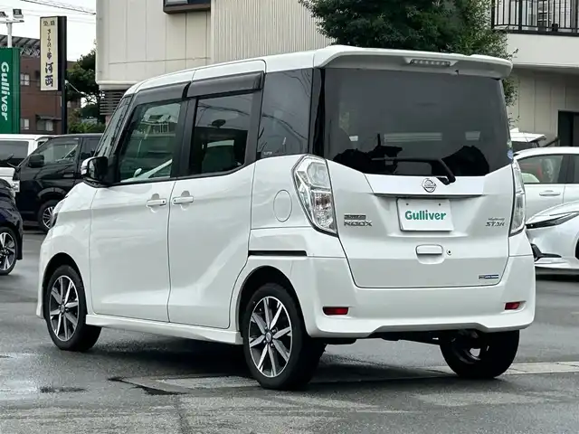 日産 デイズ ルークス ハイウェイスターX Gパッケージ 静岡県 2017(平29)年 7.6万km ホワイトパール エンジンスタートボタン/パワーステアリング/パワーウィンドウ/アイドリングストップ/ETC/スマートキー（スペアキー1本）/ AAC/純正メモリナビ（BT接続、フルセグTV、DVD再生機能）/ドライブレコーダー/ベンチシート/純正フロアマット/両側パワースライドドア/純正アルミホイール/ABS/横滑り防止装置/オートライト/オートマチックハイビーム/キセノンヘッドライト/Wエアバッグ/衝突軽減システム