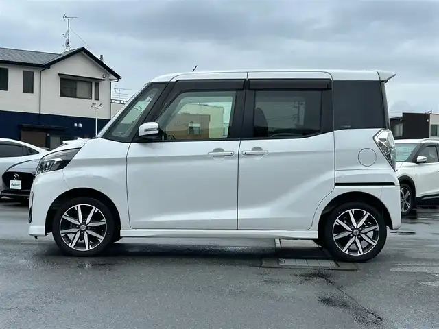 日産 デイズ ルークス ハイウェイスターX Gパッケージ 静岡県 2017(平29)年 7.6万km ホワイトパール エンジンスタートボタン/パワーステアリング/パワーウィンドウ/アイドリングストップ/ETC/スマートキー（スペアキー1本）/ AAC/純正メモリナビ（BT接続、フルセグTV、DVD再生機能）/ドライブレコーダー/ベンチシート/純正フロアマット/両側パワースライドドア/純正アルミホイール/ABS/横滑り防止装置/オートライト/オートマチックハイビーム/キセノンヘッドライト/Wエアバッグ/衝突軽減システム