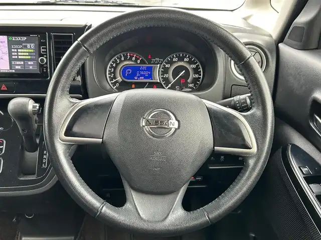 日産 デイズ ルークス ハイウェイスターX Gパッケージ 静岡県 2017(平29)年 7.6万km ホワイトパール エンジンスタートボタン/パワーステアリング/パワーウィンドウ/アイドリングストップ/ETC/スマートキー（スペアキー1本）/ AAC/純正メモリナビ（BT接続、フルセグTV、DVD再生機能）/ドライブレコーダー/ベンチシート/純正フロアマット/両側パワースライドドア/純正アルミホイール/ABS/横滑り防止装置/オートライト/オートマチックハイビーム/キセノンヘッドライト/Wエアバッグ/衝突軽減システム
