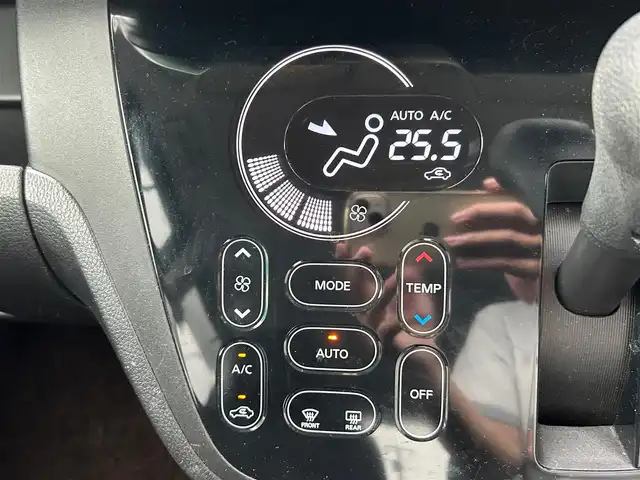 日産 デイズ ルークス ハイウェイスターX Gパッケージ 静岡県 2017(平29)年 7.6万km ホワイトパール エンジンスタートボタン/パワーステアリング/パワーウィンドウ/アイドリングストップ/ETC/スマートキー（スペアキー1本）/ AAC/純正メモリナビ（BT接続、フルセグTV、DVD再生機能）/ドライブレコーダー/ベンチシート/純正フロアマット/両側パワースライドドア/純正アルミホイール/ABS/横滑り防止装置/オートライト/オートマチックハイビーム/キセノンヘッドライト/Wエアバッグ/衝突軽減システム