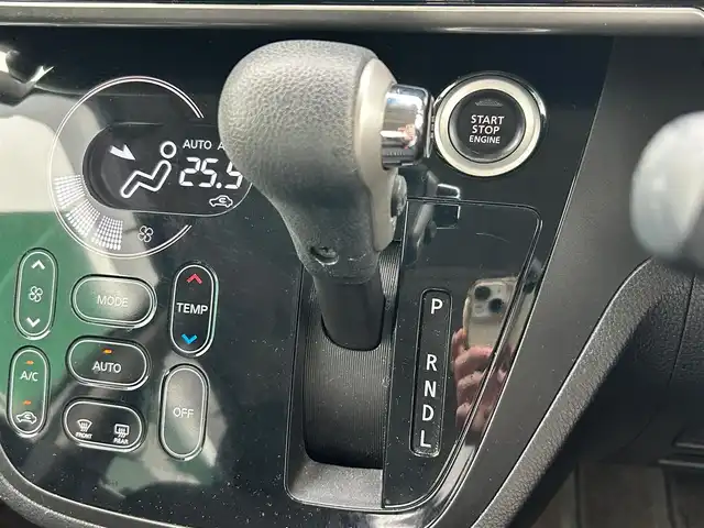 日産 デイズ ルークス ハイウェイスターX Gパッケージ 静岡県 2017(平29)年 7.6万km ホワイトパール エンジンスタートボタン/パワーステアリング/パワーウィンドウ/アイドリングストップ/ETC/スマートキー（スペアキー1本）/ AAC/純正メモリナビ（BT接続、フルセグTV、DVD再生機能）/ドライブレコーダー/ベンチシート/純正フロアマット/両側パワースライドドア/純正アルミホイール/ABS/横滑り防止装置/オートライト/オートマチックハイビーム/キセノンヘッドライト/Wエアバッグ/衝突軽減システム