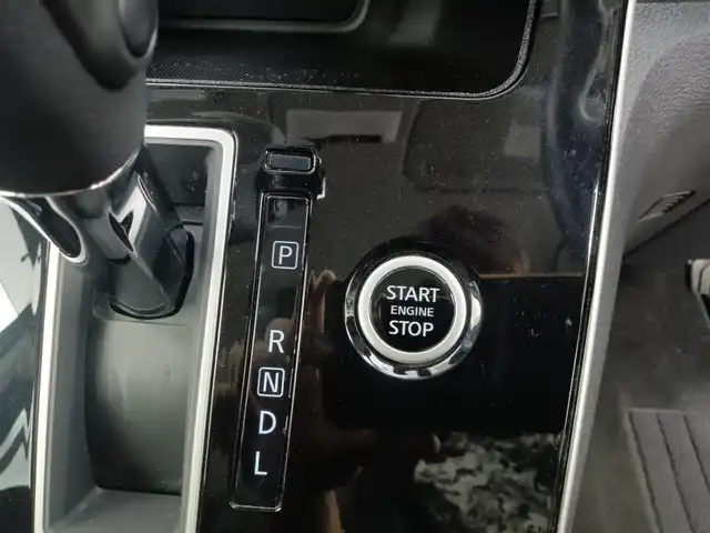 日産 セレナ ハイウェイスター V 愛知県 2020(令2)年 2.3万km ダイヤモンドブラック 純正ナビ/（AM/FM/CD/DVD/BT)/フルセグTV/フリップダウンモニター/アラウンドビューモニター/レーダークルーズコントロール/両側パワースライドドア/エマージェンシーブレーキ/レーンキープアシスト/横滑防止装置/ビルトインETC/ブラインドスポットモニター/純正16インチアルミホイール/コーナーセンサー/ドライブレコーダー/純正フロアマット/スマートキー/プッシュスタート/スペアキー×１/LEDヘッドライト/保証書
