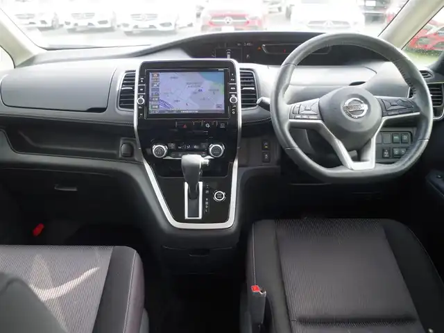 日産 セレナ ハイウェイスター Vセレクション 千葉県 2018(平30)年 5万km ブリリアントホワイトパール エマージェンシーブレーキ/両側パワースライドドア/純正SDナビ/地デジTV/【DVD/CD再生機能】/アラウンドビューモニター/フリップダウンモニター/革巻きステアリング/ETC/LEDヘッドライト/フォグライト/ウインカーミラー/コーナーセンサー/純正16インチアルミホイル/サイド/カーテンエアバッグ/インテリジェントキー