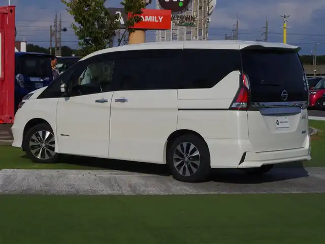 日産 セレナ ハイウェイスター Vセレクション 千葉県 2018(平30)年 5万km ブリリアントホワイトパール エマージェンシーブレーキ/両側パワースライドドア/純正SDナビ/地デジTV/【DVD/CD再生機能】/アラウンドビューモニター/フリップダウンモニター/革巻きステアリング/ETC/LEDヘッドライト/フォグライト/ウインカーミラー/コーナーセンサー/純正16インチアルミホイル/サイド/カーテンエアバッグ/インテリジェントキー