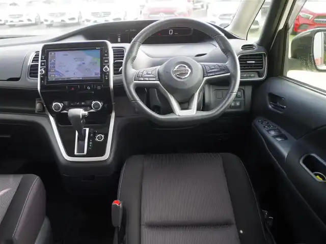 日産 セレナ ハイウェイスター Vセレクション 千葉県 2018(平30)年 5万km ブリリアントホワイトパール エマージェンシーブレーキ/両側パワースライドドア/純正SDナビ/地デジTV/【DVD/CD再生機能】/アラウンドビューモニター/フリップダウンモニター/革巻きステアリング/ETC/LEDヘッドライト/フォグライト/ウインカーミラー/コーナーセンサー/純正16インチアルミホイル/サイド/カーテンエアバッグ/インテリジェントキー