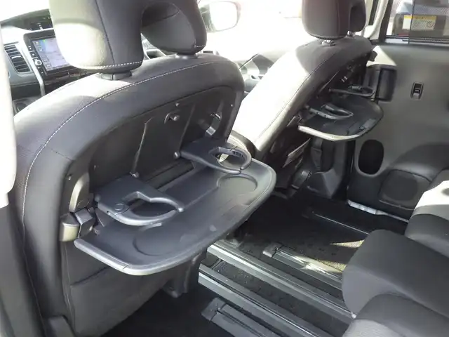 日産 セレナ ハイウェイスター Vセレクション 千葉県 2018(平30)年 5万km ブリリアントホワイトパール エマージェンシーブレーキ/両側パワースライドドア/純正SDナビ/地デジTV/【DVD/CD再生機能】/アラウンドビューモニター/フリップダウンモニター/革巻きステアリング/ETC/LEDヘッドライト/フォグライト/ウインカーミラー/コーナーセンサー/純正16インチアルミホイル/サイド/カーテンエアバッグ/インテリジェントキー