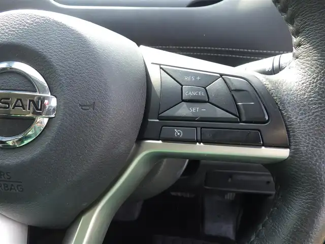 日産 セレナ ハイウェイスター Vセレクション 千葉県 2018(平30)年 5万km ブリリアントホワイトパール エマージェンシーブレーキ/両側パワースライドドア/純正SDナビ/地デジTV/【DVD/CD再生機能】/アラウンドビューモニター/フリップダウンモニター/革巻きステアリング/ETC/LEDヘッドライト/フォグライト/ウインカーミラー/コーナーセンサー/純正16インチアルミホイル/サイド/カーテンエアバッグ/インテリジェントキー
