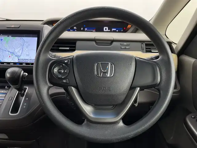 ホンダ フリード 新潟県 2018(平30)年 3.9万km ホワイトオーキッドパール 純正9インチナビ/　　フルセグ/CD/DVD/BT/バックカメラ/片側パワースライドドア/ステリングスイッチ/アイドリングストップ/オートエアコン/ウィンカーミラー/電格ミラー/スマートキー/ビルトインETC