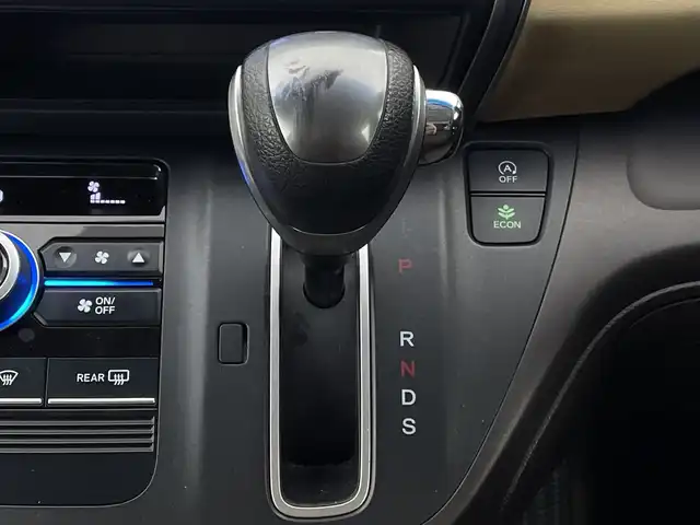 ホンダ フリード 新潟県 2018(平30)年 3.9万km ホワイトオーキッドパール 純正9インチナビ/　　フルセグ/CD/DVD/BT/バックカメラ/片側パワースライドドア/ステリングスイッチ/アイドリングストップ/オートエアコン/ウィンカーミラー/電格ミラー/スマートキー/ビルトインETC