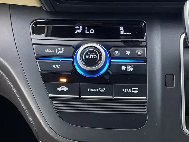 ホンダ フリード 新潟県 2018(平30)年 3.9万km ホワイトオーキッドパール 純正9インチナビ/　　フルセグ/CD/DVD/BT/バックカメラ/片側パワースライドドア/ステリングスイッチ/アイドリングストップ/オートエアコン/ウィンカーミラー/電格ミラー/スマートキー/ビルトインETC