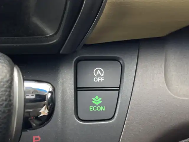 ホンダ フリード 新潟県 2018(平30)年 3.9万km ホワイトオーキッドパール 純正9インチナビ/　　フルセグ/CD/DVD/BT/バックカメラ/片側パワースライドドア/ステリングスイッチ/アイドリングストップ/オートエアコン/ウィンカーミラー/電格ミラー/スマートキー/ビルトインETC