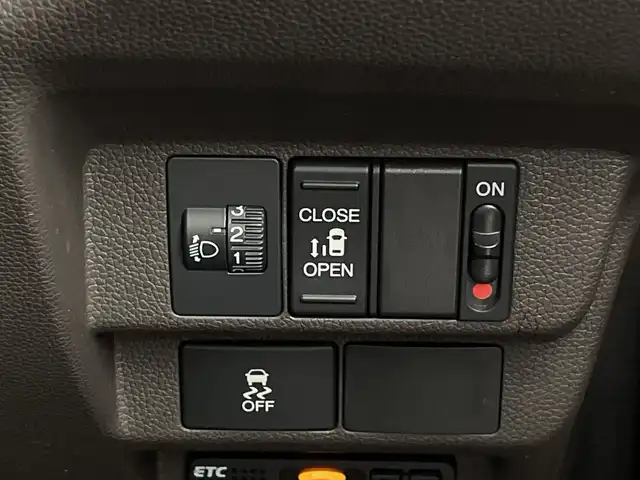 ホンダ フリード 新潟県 2018(平30)年 3.9万km ホワイトオーキッドパール 純正9インチナビ/　　フルセグ/CD/DVD/BT/バックカメラ/片側パワースライドドア/ステリングスイッチ/アイドリングストップ/オートエアコン/ウィンカーミラー/電格ミラー/スマートキー/ビルトインETC