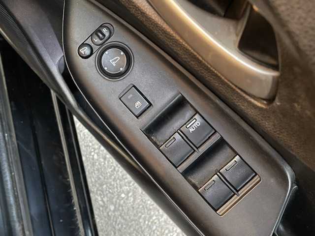 ホンダ シャトル ハイブリッド X スタイルエディション 宮城県 2016(平28)年 16.5万km クリスタルブラックパール 登録時走行距離165046km/ホンダ純正ナビ/AM・FM・Bluetooth・CD・DVD・USB/ワンオーナー/バックカメラ/アイドリングストップ/クルーズコントロール（追従なし）/プッシュスタート/ビルトインETC/純正アルミホイール/ドライブレコーダー（前後）/純正LEDヘッドライト/カーテンエアバッグ/フルフラットシート/スペアキー有/ドアバイザー/ウィンカーミラー