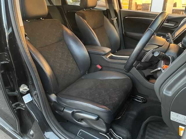 ホンダ シャトル ハイブリッド X スタイルエディション 宮城県 2016(平28)年 16.5万km クリスタルブラックパール 登録時走行距離165046km/ホンダ純正ナビ/AM・FM・Bluetooth・CD・DVD・USB/ワンオーナー/バックカメラ/アイドリングストップ/クルーズコントロール（追従なし）/プッシュスタート/ビルトインETC/純正アルミホイール/ドライブレコーダー（前後）/純正LEDヘッドライト/カーテンエアバッグ/フルフラットシート/スペアキー有/ドアバイザー/ウィンカーミラー