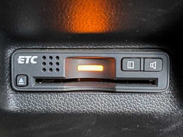 ホンダ シャトル ハイブリッド X スタイルエディション 宮城県 2016(平28)年 16.5万km クリスタルブラックパール 登録時走行距離165046km/ホンダ純正ナビ/AM・FM・Bluetooth・CD・DVD・USB/ワンオーナー/バックカメラ/アイドリングストップ/クルーズコントロール（追従なし）/プッシュスタート/ビルトインETC/純正アルミホイール/ドライブレコーダー（前後）/純正LEDヘッドライト/カーテンエアバッグ/フルフラットシート/スペアキー有/ドアバイザー/ウィンカーミラー