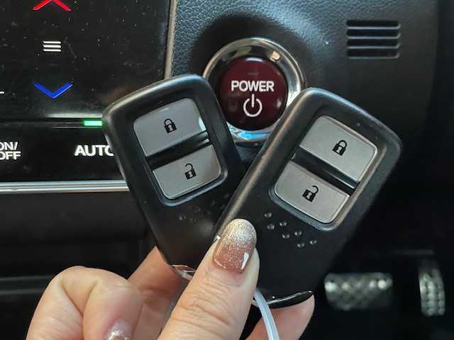 ホンダ シャトル ハイブリッド X スタイルエディション 宮城県 2016(平28)年 16.5万km クリスタルブラックパール 登録時走行距離165046km/ホンダ純正ナビ/AM・FM・Bluetooth・CD・DVD・USB/ワンオーナー/バックカメラ/アイドリングストップ/クルーズコントロール（追従なし）/プッシュスタート/ビルトインETC/純正アルミホイール/ドライブレコーダー（前後）/純正LEDヘッドライト/カーテンエアバッグ/フルフラットシート/スペアキー有/ドアバイザー/ウィンカーミラー