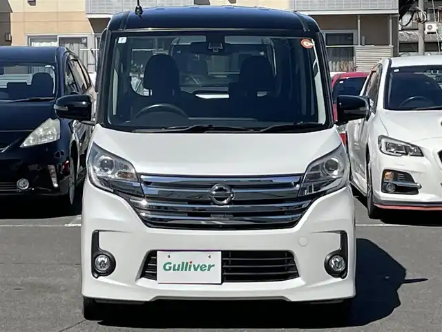日産 デイズ ルークス ハイウェイスターX 群馬県 2016(平28)年 1.6万km アメジストブラック/シルキーホワイト 衝突軽減ブレーキ/社外メモリーナビ/ＣＤ　ワンセグＴＶ/アラウンドビューモニター/左側パワースライドドア/アイドリングストップ/リアドアサンシェード/助手席背面後席用ドリンクホルダー付きテーブル/横滑り防止/フォグランプ/スマートキー/保証書/取説/スペアキーｘ1