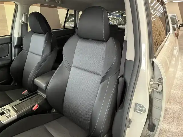 スバル レヴォーグ 1．6GT－S アイサイト 高知県 2015(平27)年 10.1万km クリスタルホワイトP (株)IDOMが運営する【じしゃロン高知店】の自社ローン専用車両になります。こちらは現金またはオートローンご利用時の価格です。自社ローンご希望の方は別途その旨お申付け下さい