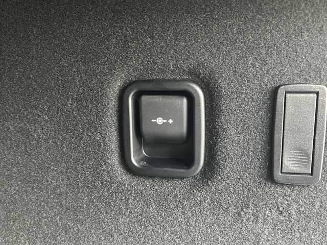 ＢＭＷ Ｘ４ Ｍ コンペティション 神奈川県 2021(令3)年 4万km サファイアブラックP harman/kardon/純正ナビ/【CD/DVD/BT/USB/フルセグTV/ScreenMirroring】/ハンズ・オフ機能付き渋滞運転支援機能/全方位カメラ/レーダークルーズコントロール/パドルシフト/レーンキープアシスト/ブラインドスポットモニター/ワイヤレス充電/電動リアゲート/電動パーキングブレーキ/オートブレーキホールド/オートマチックハイビーム/LEDオートライト/ブラックレザーシート/前席パワーシート(D席メモリー機能付き)/シートヒーター/シートクーラー/前後ドライブレコーダー/ETC/レーダー探知機/純正21インチアルミ/純正フロアマット/前後コーナーセンサー/ダウンヒルアシスト/アイドリングストップ/衝突被害軽減システム/横滑り防止装置/盗難防止装置/取扱説明書/新車時保証書/スペアキー×１