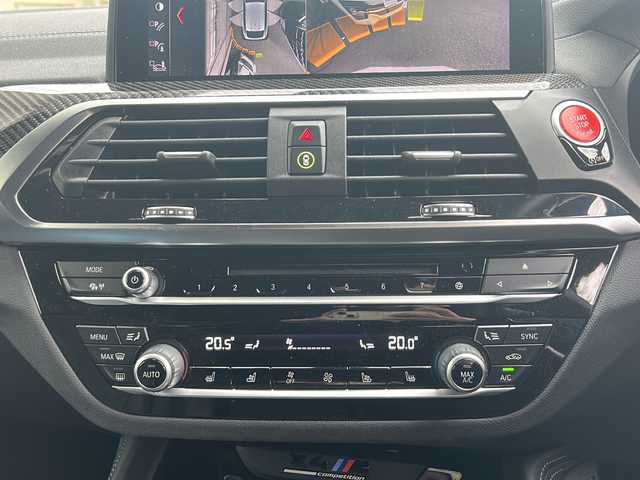 ＢＭＷ Ｘ４ Ｍ コンペティション 神奈川県 2021(令3)年 4万km サファイアブラックP harman/kardon/純正ナビ/【CD/DVD/BT/USB/フルセグTV/ScreenMirroring】/ハンズ・オフ機能付き渋滞運転支援機能/全方位カメラ/レーダークルーズコントロール/パドルシフト/レーンキープアシスト/ブラインドスポットモニター/ワイヤレス充電/電動リアゲート/電動パーキングブレーキ/オートブレーキホールド/オートマチックハイビーム/LEDオートライト/ブラックレザーシート/前席パワーシート(D席メモリー機能付き)/シートヒーター/シートクーラー/前後ドライブレコーダー/ETC/レーダー探知機/純正21インチアルミ/純正フロアマット/前後コーナーセンサー/ダウンヒルアシスト/アイドリングストップ/衝突被害軽減システム/横滑り防止装置/盗難防止装置/取扱説明書/新車時保証書/スペアキー×１