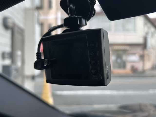 ＢＭＷ Ｘ４ Ｍ コンペティション 神奈川県 2021(令3)年 4万km サファイアブラックP harman/kardon/純正ナビ/【CD/DVD/BT/USB/フルセグTV/ScreenMirroring】/ハンズ・オフ機能付き渋滞運転支援機能/全方位カメラ/レーダークルーズコントロール/パドルシフト/レーンキープアシスト/ブラインドスポットモニター/ワイヤレス充電/電動リアゲート/電動パーキングブレーキ/オートブレーキホールド/オートマチックハイビーム/LEDオートライト/ブラックレザーシート/前席パワーシート(D席メモリー機能付き)/シートヒーター/シートクーラー/前後ドライブレコーダー/ETC/レーダー探知機/純正21インチアルミ/純正フロアマット/前後コーナーセンサー/ダウンヒルアシスト/アイドリングストップ/衝突被害軽減システム/横滑り防止装置/盗難防止装置/取扱説明書/新車時保証書/スペアキー×１