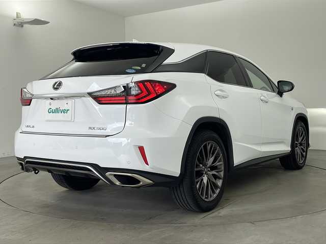 レクサス ＲＸ 300 Fスポーツ 兵庫県 2018(平30)年 5.8万km ホワイトノーヴァガラスフレーク ・レクサスセーフティーシステム/・プリクラッシュセーフティ/・レーダークルーズコントロール/・クリアランスソナー/・レーンキープアシスト/・BSM/・HUD/・純正12.3インチナビ＆フルセグ＆BT＆USB＆DVD＆BD/・バックカメラ/・左サイドカメラ/・前席シートヒーター/・前席シートベンチレーション/・赤革シート/・パワーバックドア/・前席パワーシート/・運転席メモリーシート/・ビルトインETC2.0/・純正ドライブレコーダー/・スマートキー/・プッシュスタート/・スペアキー/・革巻きステアリング/・アイドリングストップ/・純正20インチアルミホイール/・パドルシフト/・電動パーキングブレーキ/・オートホールド/・LEDヘッドライト/・フォグ/・オートライト/・オートマチックハイビーム