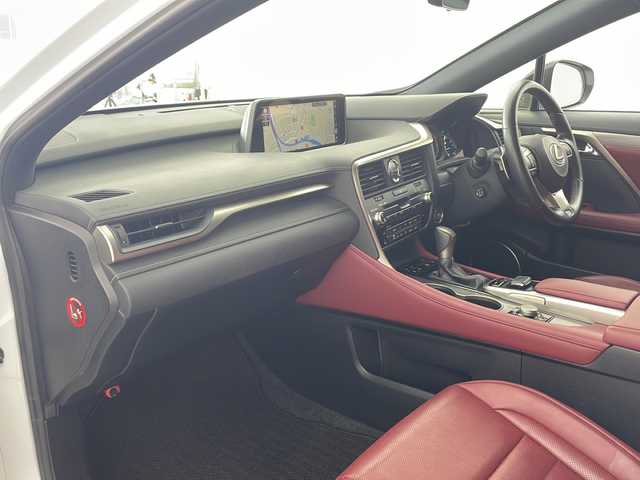 レクサス ＲＸ 300 Fスポーツ 兵庫県 2018(平30)年 5.8万km ホワイトノーヴァガラスフレーク ・レクサスセーフティーシステム/・プリクラッシュセーフティ/・レーダークルーズコントロール/・クリアランスソナー/・レーンキープアシスト/・BSM/・HUD/・純正12.3インチナビ＆フルセグ＆BT＆USB＆DVD＆BD/・バックカメラ/・左サイドカメラ/・前席シートヒーター/・前席シートベンチレーション/・赤革シート/・パワーバックドア/・前席パワーシート/・運転席メモリーシート/・ビルトインETC2.0/・純正ドライブレコーダー/・スマートキー/・プッシュスタート/・スペアキー/・革巻きステアリング/・アイドリングストップ/・純正20インチアルミホイール/・パドルシフト/・電動パーキングブレーキ/・オートホールド/・LEDヘッドライト/・フォグ/・オートライト/・オートマチックハイビーム