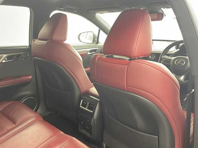 レクサス ＲＸ 300 Fスポーツ 兵庫県 2018(平30)年 5.8万km ホワイトノーヴァガラスフレーク ・レクサスセーフティーシステム/・プリクラッシュセーフティ/・レーダークルーズコントロール/・クリアランスソナー/・レーンキープアシスト/・BSM/・HUD/・純正12.3インチナビ＆フルセグ＆BT＆USB＆DVD＆BD/・バックカメラ/・左サイドカメラ/・前席シートヒーター/・前席シートベンチレーション/・赤革シート/・パワーバックドア/・前席パワーシート/・運転席メモリーシート/・ビルトインETC2.0/・純正ドライブレコーダー/・スマートキー/・プッシュスタート/・スペアキー/・革巻きステアリング/・アイドリングストップ/・純正20インチアルミホイール/・パドルシフト/・電動パーキングブレーキ/・オートホールド/・LEDヘッドライト/・フォグ/・オートライト/・オートマチックハイビーム