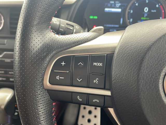 レクサス ＲＸ 300 Fスポーツ 兵庫県 2018(平30)年 5.8万km ホワイトノーヴァガラスフレーク ・レクサスセーフティーシステム/・プリクラッシュセーフティ/・レーダークルーズコントロール/・クリアランスソナー/・レーンキープアシスト/・BSM/・HUD/・純正12.3インチナビ＆フルセグ＆BT＆USB＆DVD＆BD/・バックカメラ/・左サイドカメラ/・前席シートヒーター/・前席シートベンチレーション/・赤革シート/・パワーバックドア/・前席パワーシート/・運転席メモリーシート/・ビルトインETC2.0/・純正ドライブレコーダー/・スマートキー/・プッシュスタート/・スペアキー/・革巻きステアリング/・アイドリングストップ/・純正20インチアルミホイール/・パドルシフト/・電動パーキングブレーキ/・オートホールド/・LEDヘッドライト/・フォグ/・オートライト/・オートマチックハイビーム