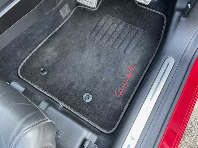 アルファロメオ ジュリエッタ ヴェローチェ 神奈川県 2017(平29)年 5.4万km 赤 ターボ/純正メモリーナビ【AVIC-RZ800】/・DTV/CD/DVD/SD/BT/USB/バックカメラ/ハーフレザーシート/前席シートヒーター/クリアランスソナー/ETC/前方ドライブレコーダー/社外17インチAW【MAK：TORINO】/パドルシフト付き革巻きステアリング/クルーズコントロール/オートライト/純正HIDヘッドライト/フロント/バックフォグ/横滑り防止機能/キーレスエントリーキー×2/電動格納ドアミラー/純正フロアマット/取扱説明書/ナビ取扱説明書/新車時保証書