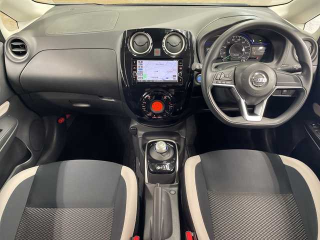 日産 ノート e－パワー X 神奈川県 2019(令1)年 4.7万km スーパーブラック 純正SDナビ【MM318D-W】/Bluetooth・AM・FM・CD・DVD・AUX/インテリジェントアラウンドビューモニター/バックカメラ/ETC/純正ドライブレコーダー/純正フロアマット/ステアリングスイッチ/デジタルインナーミラー/プッシュスタート/スマートキー/スペアキー1本/LEDヘッドライト/オートライト/純正15インチアルミホイール/ドアバイザー/インテリジェントエマージェンシーブレーキ/車線逸脱警報/踏み間違い衝突防止アシスト/フロント・バックソナー