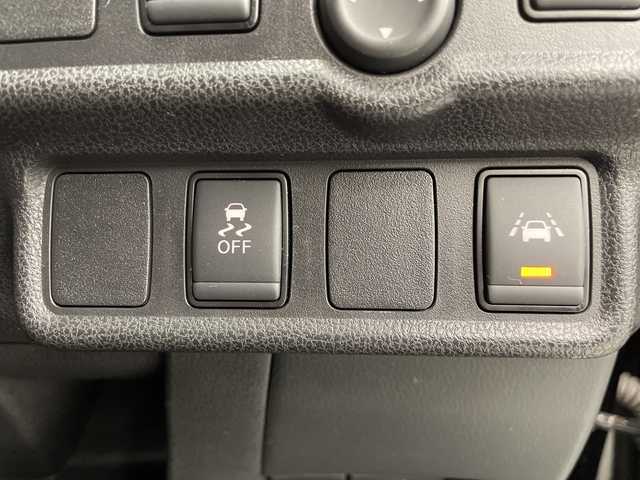 日産 ノート e－パワー X 神奈川県 2019(令1)年 4.7万km スーパーブラック 純正SDナビ【MM318D-W】/Bluetooth・AM・FM・CD・DVD・AUX/インテリジェントアラウンドビューモニター/バックカメラ/ETC/純正ドライブレコーダー/純正フロアマット/ステアリングスイッチ/デジタルインナーミラー/プッシュスタート/スマートキー/スペアキー1本/LEDヘッドライト/オートライト/純正15インチアルミホイール/ドアバイザー/インテリジェントエマージェンシーブレーキ/車線逸脱警報/踏み間違い衝突防止アシスト/フロント・バックソナー