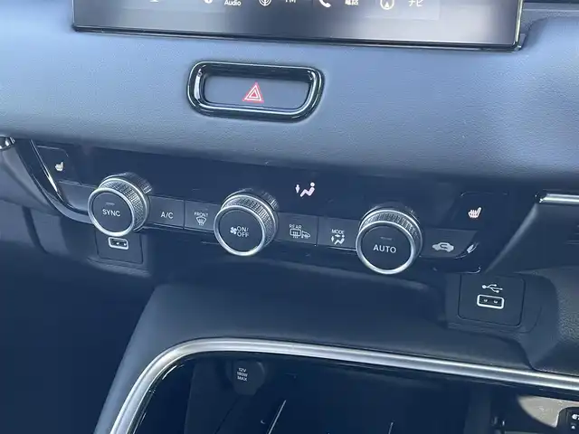 ホンダ ヴェゼル ハイブリッド e:HEV Z 滋賀県 2023(令5)年 1.2万km サンドカーキパール 純正9インチナビ/【Bluetooth/フルセグTV/USB】/バックカメラ/追従クルーズコントロール/クリアランスソナー/LEDヘッドライト/オートマチックハイビーム/ブラインドスポットインフォメーション/衝突被害軽減ブレーキ/レーンキープアシスト/前後ドライブレコーダー/D/Nシートヒーター/ワイヤレス充電/電動パーキングブレーキ/オートブレーキホールド/ビルトインETC2.0/パドルシフト/純正フロアマット/プッシュスタート/スマートキー/ステアリングリモコン