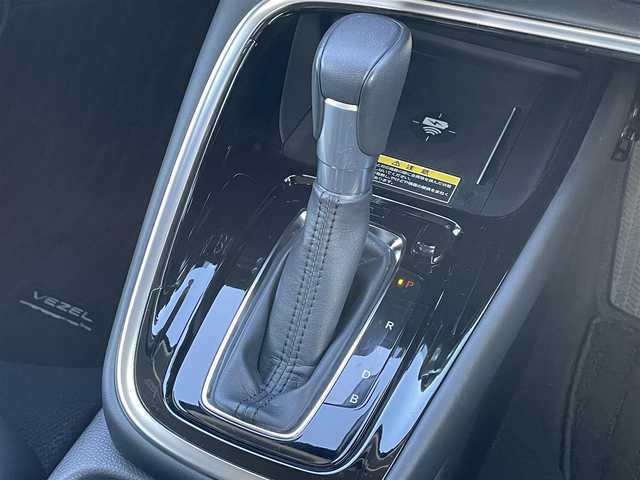ホンダ ヴェゼル ハイブリッド e:HEV Z 滋賀県 2023(令5)年 1.2万km サンドカーキパール 純正9インチナビ/【Bluetooth/フルセグTV/USB】/バックカメラ/追従クルーズコントロール/クリアランスソナー/LEDヘッドライト/オートマチックハイビーム/ブラインドスポットインフォメーション/衝突被害軽減ブレーキ/レーンキープアシスト/前後ドライブレコーダー/D/Nシートヒーター/ワイヤレス充電/電動パーキングブレーキ/オートブレーキホールド/ビルトインETC2.0/パドルシフト/純正フロアマット/プッシュスタート/スマートキー/ステアリングリモコン