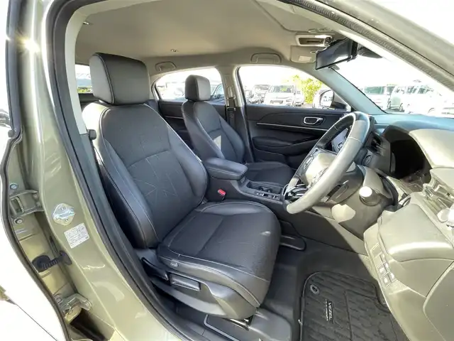 ホンダ ヴェゼル ハイブリッド e:HEV Z 滋賀県 2023(令5)年 1.2万km サンドカーキパール 純正9インチナビ/【Bluetooth/フルセグTV/USB】/バックカメラ/追従クルーズコントロール/クリアランスソナー/LEDヘッドライト/オートマチックハイビーム/ブラインドスポットインフォメーション/衝突被害軽減ブレーキ/レーンキープアシスト/前後ドライブレコーダー/D/Nシートヒーター/ワイヤレス充電/電動パーキングブレーキ/オートブレーキホールド/ビルトインETC2.0/パドルシフト/純正フロアマット/プッシュスタート/スマートキー/ステアリングリモコン