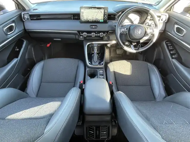 ホンダ ヴェゼル ハイブリッド e:HEV Z 滋賀県 2023(令5)年 1.2万km サンドカーキパール 純正9インチナビ/【Bluetooth/フルセグTV/USB】/バックカメラ/追従クルーズコントロール/クリアランスソナー/LEDヘッドライト/オートマチックハイビーム/ブラインドスポットインフォメーション/衝突被害軽減ブレーキ/レーンキープアシスト/前後ドライブレコーダー/D/Nシートヒーター/ワイヤレス充電/電動パーキングブレーキ/オートブレーキホールド/ビルトインETC2.0/パドルシフト/純正フロアマット/プッシュスタート/スマートキー/ステアリングリモコン