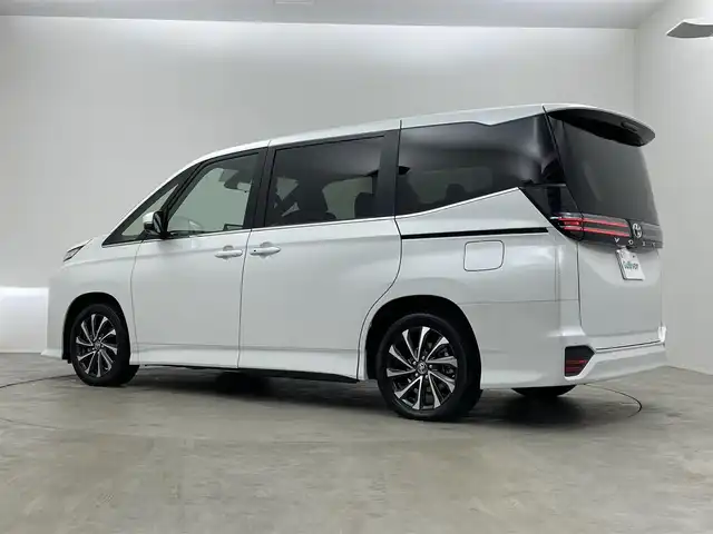 トヨタ ヴォクシー S－Z 埼玉県 2025(令7)年 0.1千km プラチナホワイトパールマイカ 登録済未使用車　快適利便パッケージ　純正１０．５インチディスプレイオーディオ　パノラミックビューモニター　ユニバーサルステップ　ＢＳＭ　ビルトインＥＴＣ２．０　　ＤＶＤ再生　三眼　シートヒーター　ＴＶ