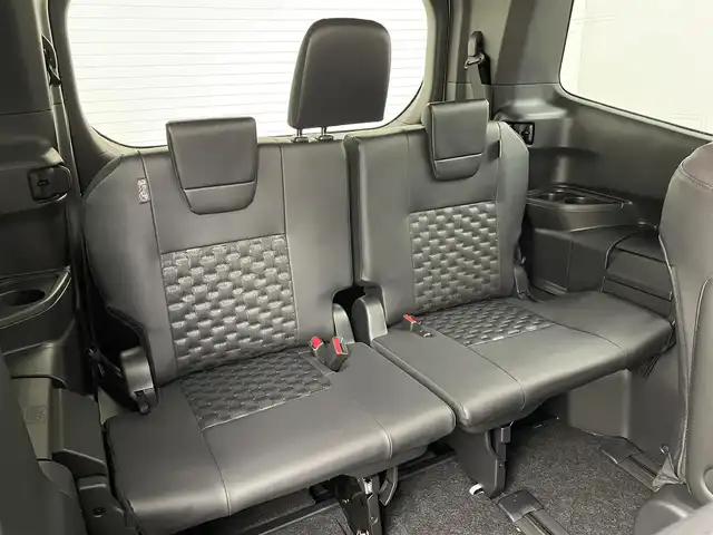 トヨタ ヴォクシー S－Z 埼玉県 2025(令7)年 0.1千km プラチナホワイトパールマイカ 登録済未使用車　快適利便パッケージ　純正１０．５インチディスプレイオーディオ　パノラミックビューモニター　ユニバーサルステップ　ＢＳＭ　ビルトインＥＴＣ２．０　　ＤＶＤ再生　三眼　シートヒーター　ＴＶ