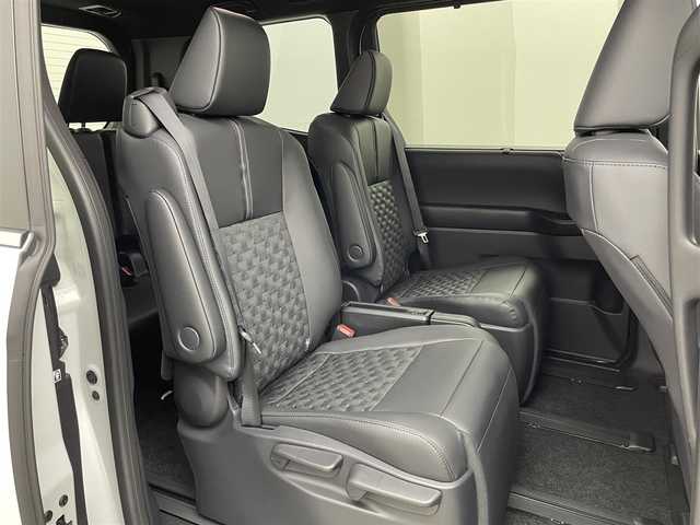 トヨタ ヴォクシー S－Z 埼玉県 2025(令7)年 0.1千km プラチナホワイトパールマイカ 登録済未使用車　快適利便パッケージ　純正１０．５インチディスプレイオーディオ　パノラミックビューモニター　ユニバーサルステップ　ＢＳＭ　ビルトインＥＴＣ２．０　　ＤＶＤ再生　三眼　シートヒーター　ＴＶ