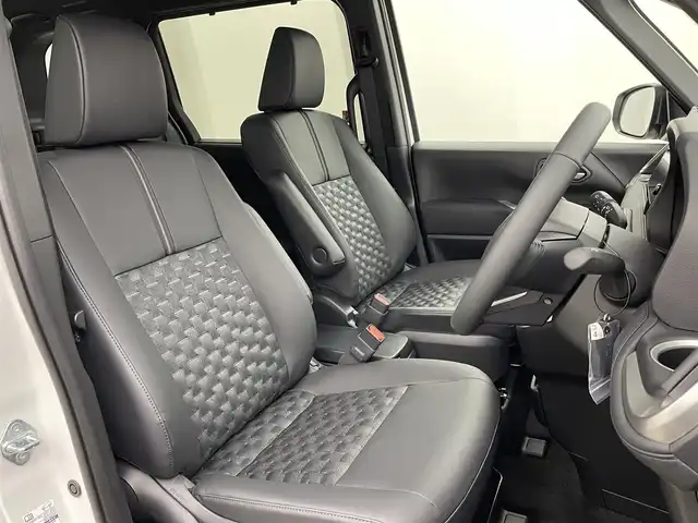 トヨタ ヴォクシー S－Z 埼玉県 2025(令7)年 0.1千km プラチナホワイトパールマイカ 登録済未使用車　快適利便パッケージ　純正１０．５インチディスプレイオーディオ　パノラミックビューモニター　ユニバーサルステップ　ＢＳＭ　ビルトインＥＴＣ２．０　　ＤＶＤ再生　三眼　シートヒーター　ＴＶ