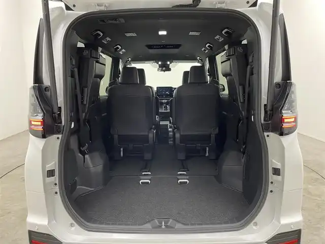 トヨタ ヴォクシー S－Z 埼玉県 2025(令7)年 0.1千km プラチナホワイトパールマイカ 登録済未使用車　快適利便パッケージ　純正１０．５インチディスプレイオーディオ　パノラミックビューモニター　ユニバーサルステップ　ＢＳＭ　ビルトインＥＴＣ２．０　　ＤＶＤ再生　三眼　シートヒーター　ＴＶ