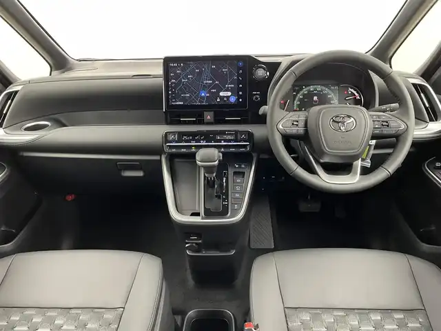 トヨタ ヴォクシー S－Z 埼玉県 2025(令7)年 0.1千km プラチナホワイトパールマイカ 登録済未使用車　快適利便パッケージ　純正１０．５インチディスプレイオーディオ　パノラミックビューモニター　ユニバーサルステップ　ＢＳＭ　ビルトインＥＴＣ２．０　　ＤＶＤ再生　三眼　シートヒーター　ＴＶ