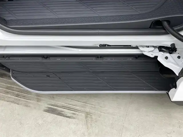 トヨタ ヴォクシー S－Z 埼玉県 2025(令7)年 0.1千km プラチナホワイトパールマイカ 登録済未使用車　快適利便パッケージ　純正１０．５インチディスプレイオーディオ　パノラミックビューモニター　ユニバーサルステップ　ＢＳＭ　ビルトインＥＴＣ２．０　　ＤＶＤ再生　三眼　シートヒーター　ＴＶ