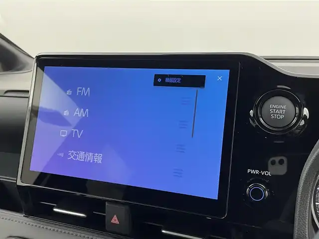 トヨタ ヴォクシー S－Z 埼玉県 2025(令7)年 0.1千km プラチナホワイトパールマイカ 登録済未使用車　快適利便パッケージ　純正１０．５インチディスプレイオーディオ　パノラミックビューモニター　ユニバーサルステップ　ＢＳＭ　ビルトインＥＴＣ２．０　　ＤＶＤ再生　三眼　シートヒーター　ＴＶ