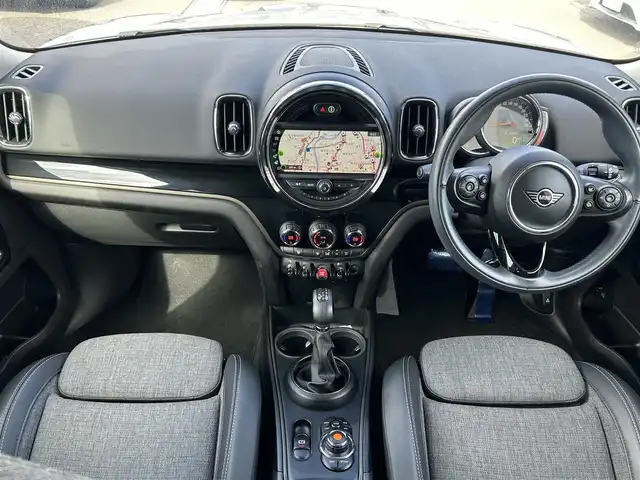 ＭＩＮＩ ミニ クロスオーバー クーパー D コーンウォールED 熊本県 2020(令2)年 7.5万km ムーンウォークグレーメタリック ・ワンオーナー/・スマートキー/・プッシュスタート/・インテリジェントセーフティ/・PDC自動起動/・パーキングアシスト/・ハーフレザーシート/・純正HDDナビ/　【Bluetooth・USB・MSV】/・バックカメラ/・ETC/・ドライブレコーダー(前方録画)/・パアーバックドア/・LEDヘッドランプ/・LEDフォグランプ/・純正マット/・保証書/取説